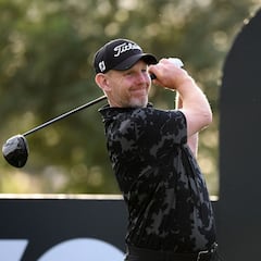 Fox y Gallacher, primeros líderes tras jornada incompleta