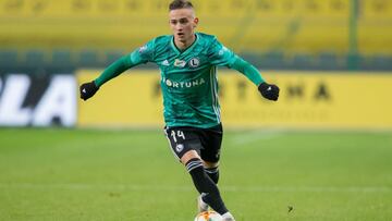 Michal Karbownik, durante un partido con el Legia Varsovia.