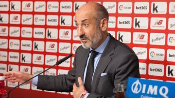 Elizegi, en la rueda de prensa en Lezama