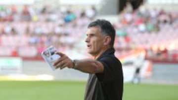 Mendilibar en un partido como entrenador del Eibar