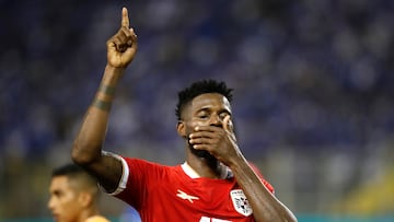 Con una solitaria anotación de José Fajardo, Panamá sale victorioso de Cuscatlán, aprovechando que Surinam y Guatemala dividieron puntos en las Eliminatorias.
EFE/ Rodrigo Sura
