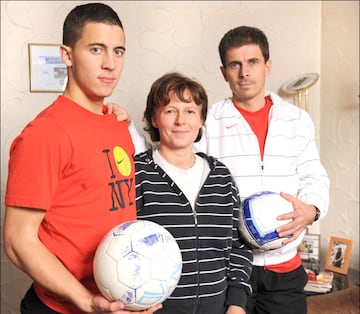 Ambos progenitores, Thierry y Carine fueron futbolistas. Su padre lleg¨® a jugar en la Segunda Divisi¨®n de B¨¦lgica. Su madre lleg¨® a jugar en la Primera Divisi¨®n femenina de B¨¦lgica.