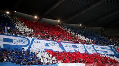 Paris (France), 13/08/2022.- Paris Saint Germain's fans cheer on their team during the French Ligue 1 soccer match between PSG and Montpellier at the Parc des Princes stadium in Paris, France, 13 August 2022. (Francia) EFE/EPA/CHRISTOPHE PETIT TESSON

