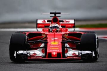 El finlandés Kimi Raikkonen de Ferrari durante el segundo día de pretemporada en el Circuito de Montmeló.