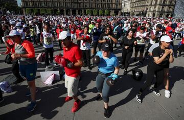 La plancha del Zócalo de Ciudad de México acogió una clase masiva de boxeo y, por segundo año consecutivo, se batió un récord mundial con más de 30.000 alumnos. El acto contó con la presencia de los campeones Julio César Chávez, Jaime Minguía o Humberto González, así como la del presidente del Consejo Mundial de Boxeo, Mauricio Sulaimán