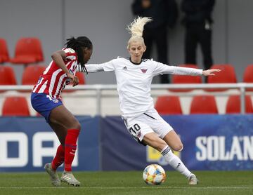 La sueca ha sido la gran galáctica del Tacon en su debut en Primera. La atacante es máxima goleadora (7 dianas) y asistente (8 pases de gol) del futuro Real Madrid Femenino. Su clase y velocidad le hacen destacar más allá de los números. La medalla de bronce con Suecia en el Mundial de Francia es todo un azote por la banda derecha del Tacon, siendo muy desequilibrante. 