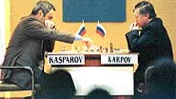 <b>TODO UN CLÁSICO.</B> Pero ahora Kasparov es el número uno del mundo.