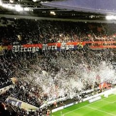 El Lyon-Niza se paró por los papeles que lanzó el público