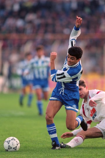 El killer brasileño es el mejor delantero de la historia del Deportivo. Su visión de juego y su olfato para rematar todo de cualquier forma en el área rival lo convirtieron en una auténtica leyenda blanquiazul. Tras dejar A Coruña eligió destinos exóticos como Japón o Arabia Saudí, retirándose en el Al Itihad en 2002. En un principio siguió vinculado al fútbol, participando en la representación de jugadores y financiando escuelas de fútbol. En 2010 dio el salto a la política.