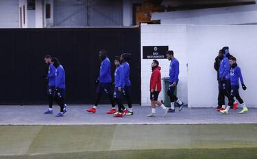 El Valencia da "prácticamente por descartado" fichar a Chicharito