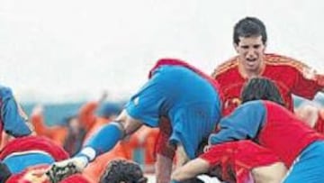 <b>UNA PIÑA. </b>Como no era para menos, dada sobre todo la tensión de los penaltis, la Selección celebró la clasificación para la final por todo lo alto.