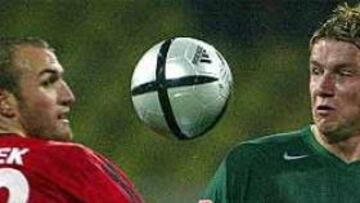 <b>TROPIEZO.</B> El Wolfsburgo puede perder el liderato después de ser goleado por el Núremberg.