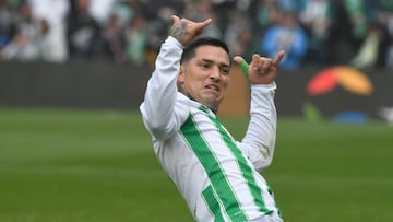 Chimy Ávila, tras anotar un gol con el Betis.