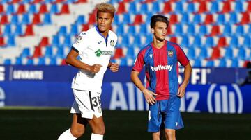 Debut: Levante-Getafe
Día del debut: 05/12/20
Edad del debut: 17 años, 1 mes y 11 días