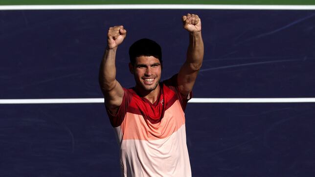 Alcaraz saca el aguijón para superar a Shapovalov y llegar a octavos