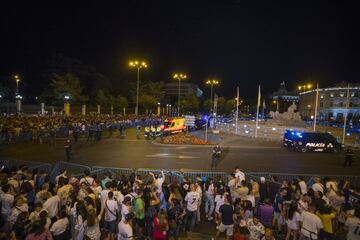 Los seguidores se reunieron en la Plaza de Cibeles para celebrar la decimocuarta Champions League del Real Madrid.