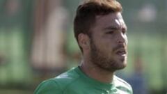 Chica firma por el Valladolid