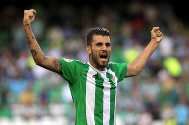 Ceballos: Betis try to increase clause as Madrid and Atleti circle