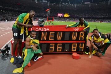 En los Juegos Ol¨ªmpicos de Londres 2012, el 11 de agosto, estableci¨® un nuevo r¨¦cord mundial en el relevo 4x100 con registro de 36,84. Adem¨¢s super¨® el r¨¦cord ol¨ªmpico en los 100 metros lisos tras ganar la final con un tiempo de 9,63, estableciendo la segunda mejor marca de la historia, y tambi¨¦n triunf¨® en los 200m, siendo el primer atleta en ganar la medalla de oro ol¨ªmpica en dos juegos consecutivos en ambas pruebas. En la imagen el equipo de Jamaica integrado por Yohan Blake, Usain Bolt, Nesta Carter y Michael Frater.