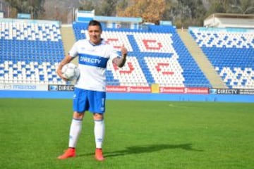 Christián Bravo fue presentado en Universidad Católica por el presidente Luis Larraín y José María Buljubasich.