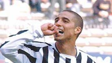 <b>MÁS NOVIAS</B>. Trezeguet podría alejarse del Barça para ir a Inglaterra.