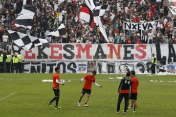 Cerca de diez mil personas llegaron hasta el Monumental para apoyar a Colo Colo.