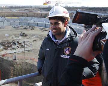 Los jugadores del Atlético visitaron las obras en 2014.