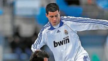 <b>SIN SUERTE. </b>José Callejón lo intentó todo pero no pudo marcar ante el Vecindario.