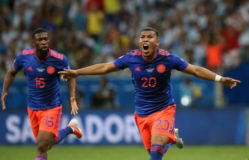 0-1. Roger Martínez celebró el l primer gol.