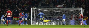 1-0. Carrasco marc¨® el primer gol.