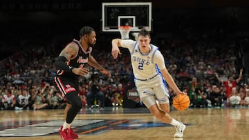 Cooper Flagg, con Duke durante la semifinal del torneo universitario, contra Houston. Su último partido antes de la NBA.