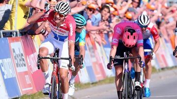 Mathieu van der Poel celebra su victoria en la Amstel Gold Race.