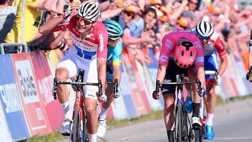 Mathieu van der Poel celebra su victoria en la Amstel Gold Race.