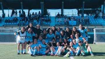 Las jugadoras de As Celtas festejan un triunfo en A Madroa.