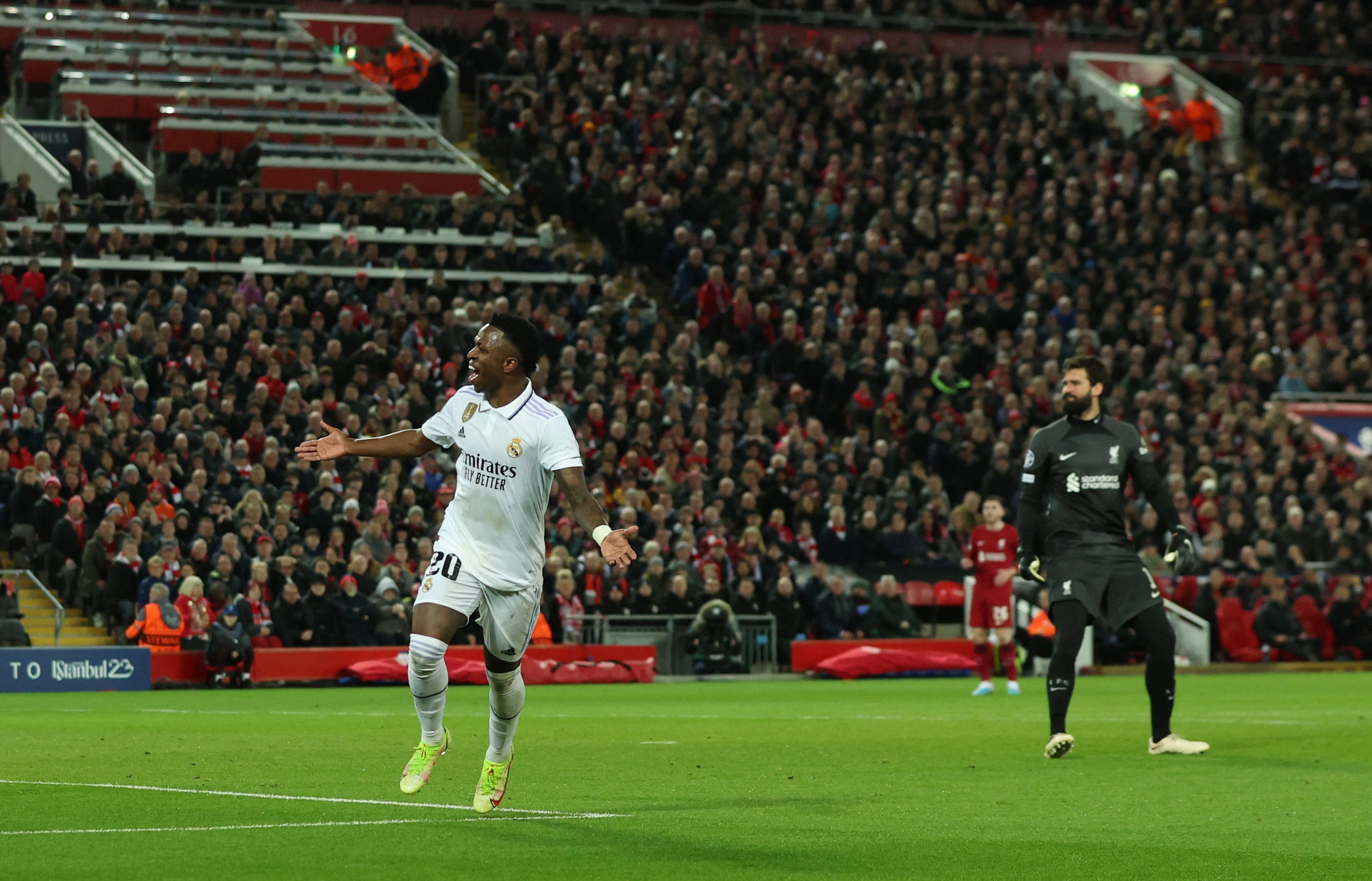 Anfield respira por Vinicius