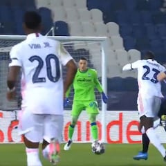 La polémica en el Atalanta-Real Madrid: roja "fronteriza" a Freuler, posible expulsión de Casemiro...