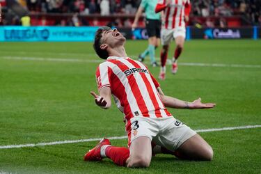 El lateral consiguió su primer tanto en Segunda, ante el Castellón. Y vaya gol. Tras recuperar el balón, tiró un caño y definió a la perfección. Todo ello gracias a jugar en la banda contraria, que le permitió mostrar su repertorio con la zurda.