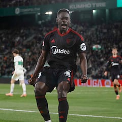 Akor Adams llega a tiempo