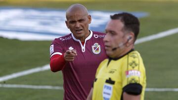 Futbol, Universidad Catolica vs Deportes La Serena.
Décimoseptima fecha, campeonato nacional 2020.
El jugador de Deportes La Serena Humberto Suazo es fotografiado contra Universidad Catolica durante el partido de primera division realizado en el Estadio San Carlos de apoquindo de Santiago, Chile.
01/11/2020
Jonnathan Oyarzun/Photosport
Football, Universidad Catolica vs Deportes La Serena.
17th date, 2020 National Championship.
Deportes La Serena's playerHumberto Suazo is photographed against Universidad Catolica during the first division football match held at the San Carlos de apoquindo stadium in Santiago, Chile.
01/11/2020
Jonnathan Oyarzun/Photosport