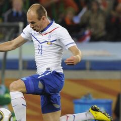 Robben regresa ante Camerún