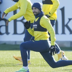 El Villarreal sigue esperando a Alcácer que ya se ha perdido la mitad de temporada