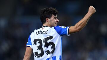 SAN SEBASTIAN, SPAIN - OCTOBER 16: Julen Lobete of Real Sociedad celebrates after scoring their team&#039;s first goal during the LaLiga Santander match between Real Sociedad and RCD Mallorca at Reale Arena on October 16, 2021 in San Sebastian, Spain. (Ph