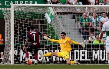 El jugador del Levante lider a su equipo con un doblete a su equipo ante un rival directo por el ascenso. 