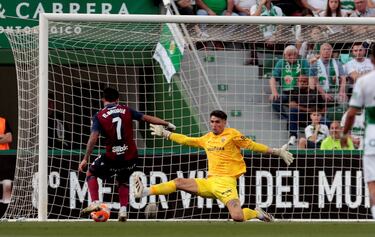 El jugador del Levante lideró a su equipo con un doblete a su equipo ante un rival directo por el ascenso. 
