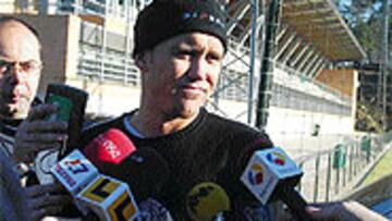 <b>SE DESPIDIÓ</B>. Eduardo Coudet se despidió ayer de la plantilla y ya por la tarde estuvo en Balaídos solucionando unos asuntos personales.