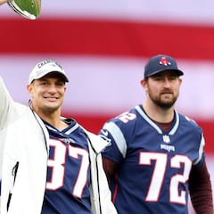 Rob Gronkowski abolla el trofeo Vince Lombardi