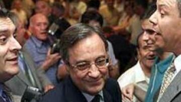 <b>SE ESPERA OTRO BAÑO DE MULTITUDES.</B> Las personalidades se desplazarán a la Plaza del Centenario del Real Madrid, para descubrir la placa que bautiza a la nueva Plaza y dirigir unas breves palabras a los asistentes.