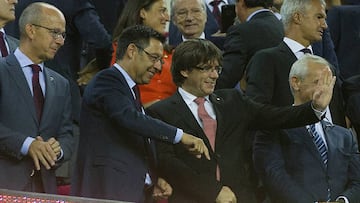 Bartomeu aguant&oacute; los abucheos con deportividad.