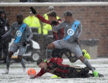 El Atlanta gana la pelea de bolas de nieve ante el Minnesota