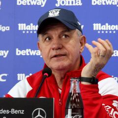 Aguirre: "Me importa una mierda que nos den por muertos"